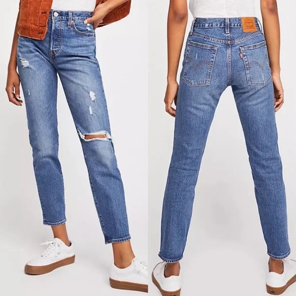 Levi’s Wedgie Icon Distressed High Waisted Jeans - Picture 8 of 8